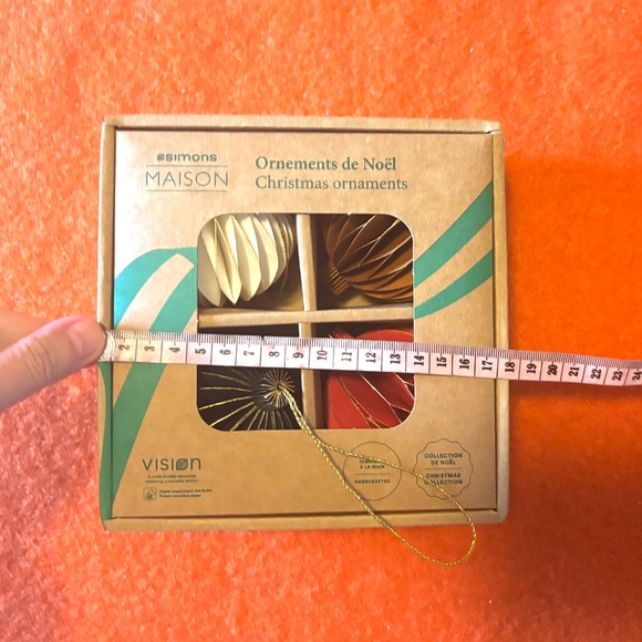 Handcrafted Artisanal honeycomb golden touch 3D paper ornaments set of 4 NWT - Picture 5 of 7